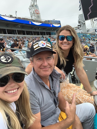 Freddy Renken Steels Fan with Daughters
